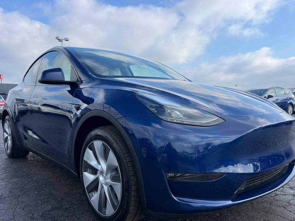 TESLA MODEL Y 2023 7SAYGDEE3PA207519 image